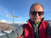 35 Alla croce di vetta del Monte Vaccareggio (1475 m)